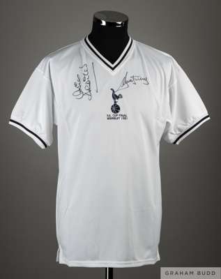 Ricky Villa & Ossie Ardiles signed white Tottenham Hotspur FA Cup final 1981 retro jersey, 
 Score Draw, M, short-sleeved with club crest and embroide