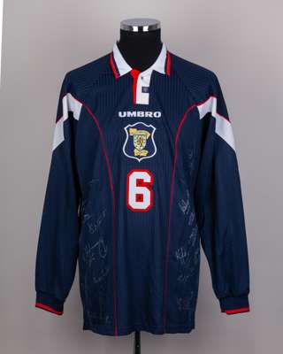 Tosh McKinlay blue Scotland squad autographed long-sleeved shirt, 1996