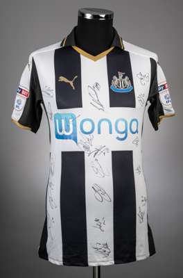 Matt Ritchie black and white No.11 Newcastle United short-sleeved jersey, 2016-17, 
 Puma, L, with v-neck collar and printed badge, the reverse letter
