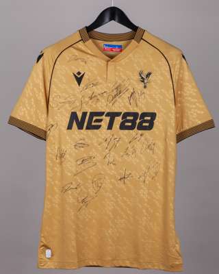 Manchester City v. Crystal Palace match issued, squad signed Premier League shirt 2026