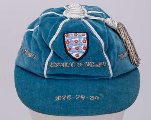 Kenny Sansom blue England v. Republic of Ireland, Bulgaria, Belgium and Italy cap