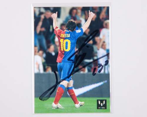 Lionel Messi autographed Icons No.11 Official Messi Card Collection trading card