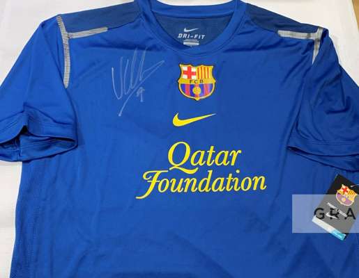 David Villa signed Barcelona replica jersey,
 the style from his playing era at the club, with exact photo proof of signing and official COA