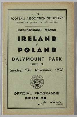 Republic of Ireland (FA of Ireland) v Poland programme, played at Dalymount Park, 13th November 1938,
 12-page with green printed cover, cover discolo