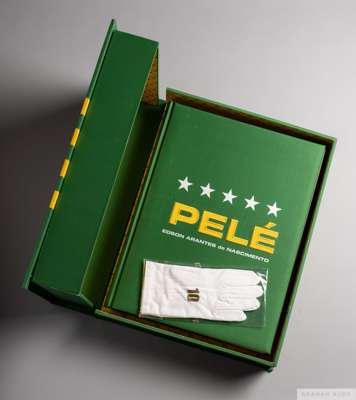 Pele / Opus style limited edition book
 No.2407 of a limited edition of  2500 issued by Gloria Books in the style of the Opus series and includes unus