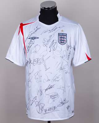 A white England squad signed short-sleeved shirt, 2005-07