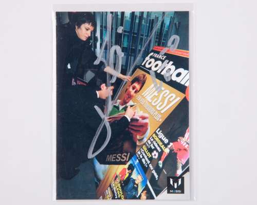 Lionel Messi autographed Icons No.66 Official Messi Card Collection trading card