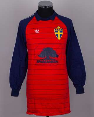 Thomas Ravelli red and blue No.1 Sweden goalkeepers shirt, 1984
