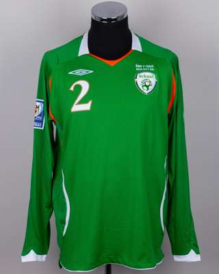 Sean St Ledger green and white No.2 Republic of Ireland v. Italy long-sleeved shirt, 2009