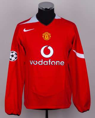 Ryan Giggs red No.11 Manchester United Champions League long-sleeved shirt, 2004-06