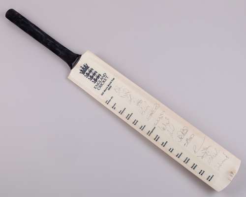 England Cricket ICC Men's World Cup 2023 autographed cricket bat