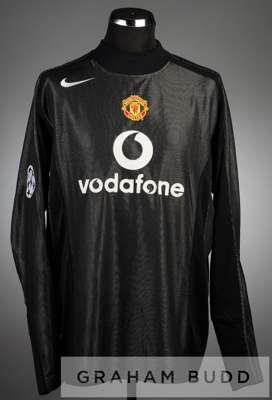 Tim Howard black Manchester United no.1 goalkeeper's away jersey v AC Milan in the UEFA Champions League Round of 16 second leg at San Siro, 8th March