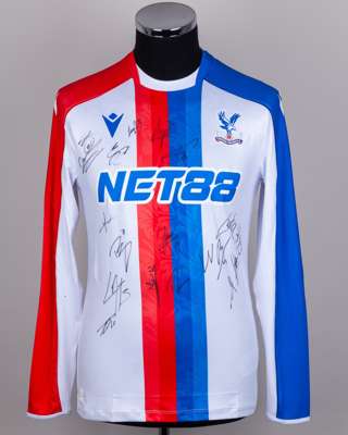 Crystal Palace v. Nottingham Forest (Away) match issued, squad signed Premier League shirt