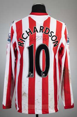 Kieran Richardson signed red and white striped Sunderland AFC no.10 home jersey, season 2008-09,
 Umbro, long-sleeved with BARCLAYS PREMIER LEAGUE sle