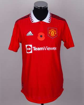 Aaron Wan-Bissaka red No.29 Manchester United v. Aston Villa short-sleeved shirt, 2022