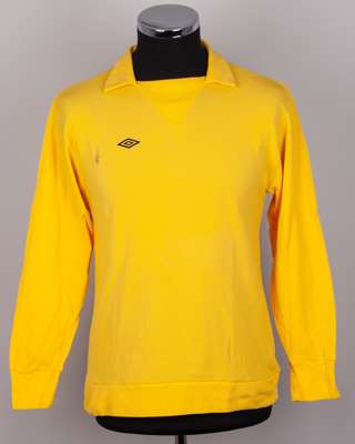 Paul Wilson yellow No.1 Celtic goalkeepers shirt, c.1970