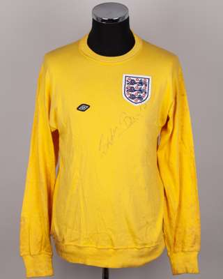 Gordon Banks yellow No.1 England match worn goalkeepers autographed shirt, 1971