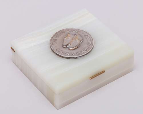 Pat Jennings a Rothmans Golden Boots Award cigarette case, 1973