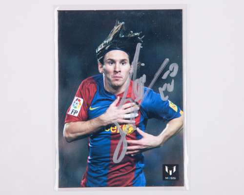 Lionel Messi autographed Icons No.9 Official Messi Card Collection trading card