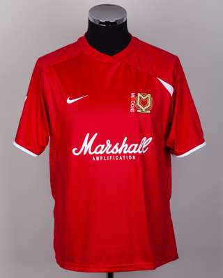 Luke Chadwick red No.26 MK Dons autographed short-sleeved shirt, 2008-09