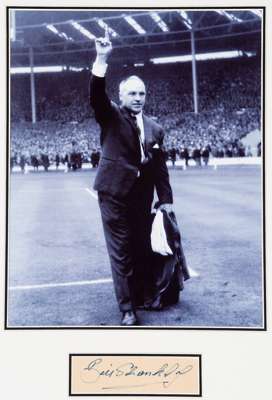 Bill Shankly signed photographic display, comprising the legendary Liverpool FC manager's signature in blue felt tip pen on buff paper mounted with a 