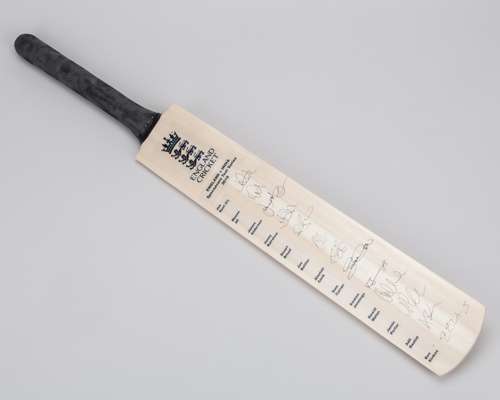 England v. India Specsavers Test Series 2018 autographed cricket bat