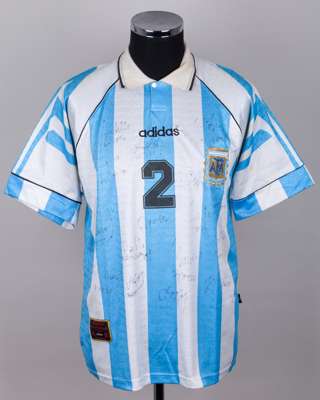 Roberto Ayala blue and white No.2 Argentina autographed short-sleeved shirt, 1994-97