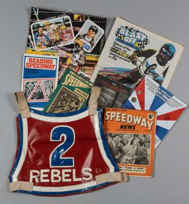 Collection of Speedway programmes and ephemera,
 Reading Speedway the best represented, typically 1960s onwards but including some Wembley programmes 