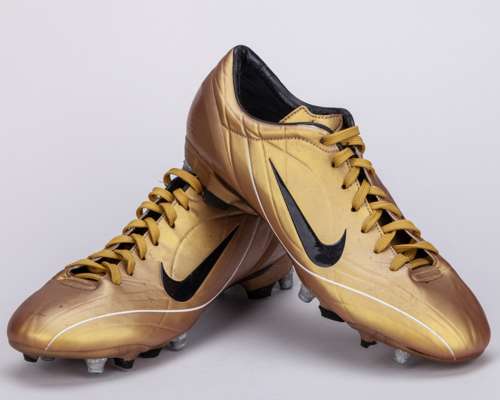 Cristiano Ronaldo a pair of gold Nike Vapor II player worn football boots, 2004
