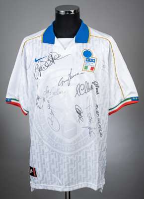 White unnumbered player issued Italy autographed International short-sleeved shirt, 1995, 
 Nike, XL, with v-neck collar and embroidered cloth badge i