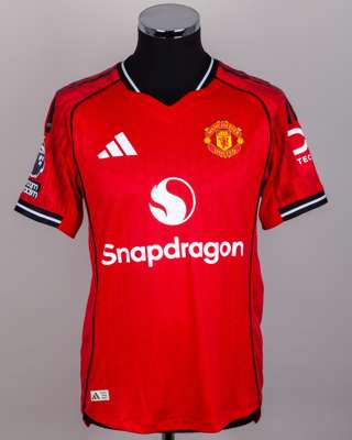Brian Mbeumo red No.19 Manchester United short-sleeved shirt, 2025-26