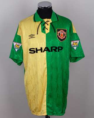 Simon Davies green and gold No.18 Manchester United short-sleeved shirt, 1994-95