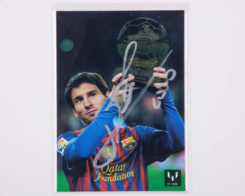 Lionel Messi autographed Icons No.103 Official Messi Card Collection trading card