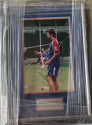 England: Jimmy Anderson signed 8 by 10in. photograph,
 professionally framed / glazed, double matted and plaque. Frame Size: 37 by 51cm. Anderson is E