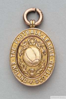 Tom Wilson 9ct gold 1925 Football League Representative Medal
 the obverse inscribed THE FOOTBALL LEAGUE ENGLAND V SCOTLAND, the reverse inscribed GOO