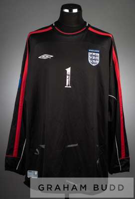 Paul Robinson double signed black and red England U-21 no.1 goalkeeper's jersey in the UEFA European U-21 Championship, 27th May to 3rd June 2000,
 lo