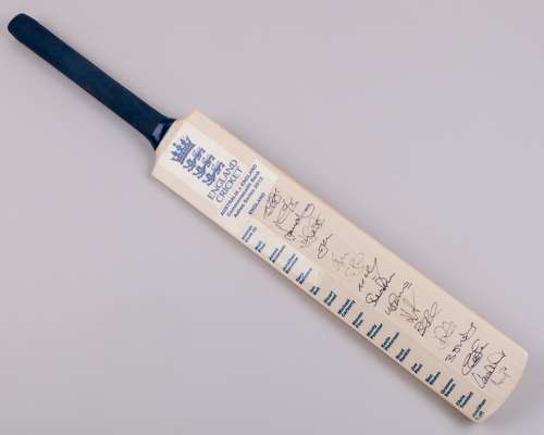 England v. Australia Commonwealth Bank Ashes Series 2013 autographed cricket bat