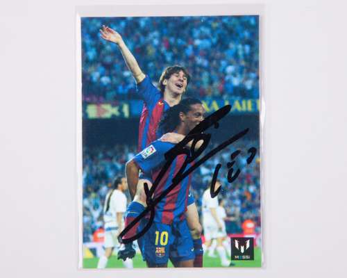 Lionel Messi autographed Icons No.3 Official Messi Card Collection trading card