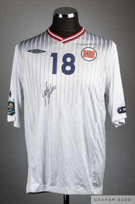 Erik Huseklepp signed white & grey No.18 Norway International 2012 Euro Qualifiers short-sleeved shirt, 
 Umbro, L, with v-neck collar and embroidered