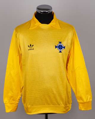 Pat Jennings 100 Appearances: yellow No.1 Northern Ireland goalkeepers shirt, 1983