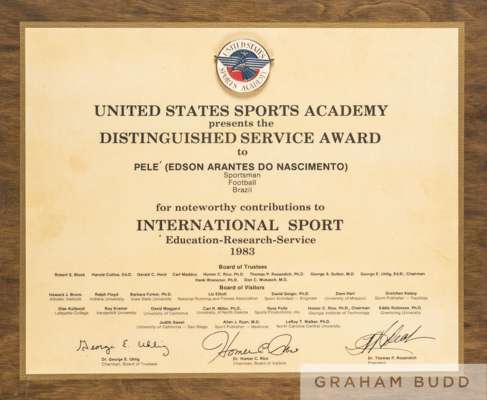 Ex-Pelé Collection: Distinguished Service Award presented to Pelé