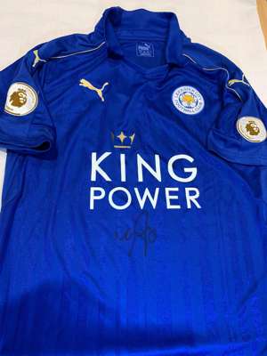 Marc Albrighton signed blue Leicester replica home jersey 2017-18,
 Puma, short-sleeved with club crest and sponsor logo, signed in marker pen on fron
