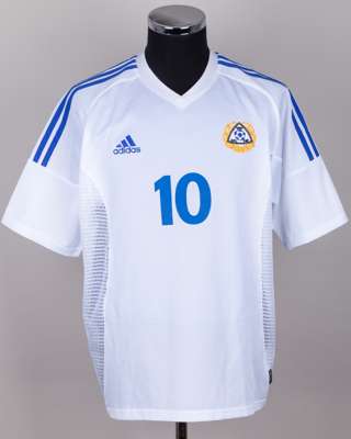 Jari Litmanen white and blue No.10 Finland short-sleeved shirt, 2004