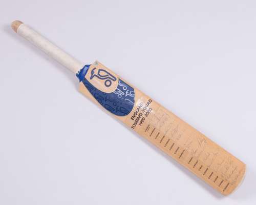 England touring squad 1999-2000 autographed Kookaburra Bubble cricket bat