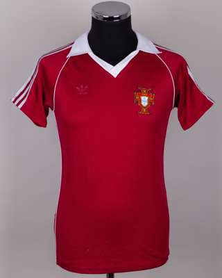 A red and white No.3 Portugal short-sleeved shirt, 1982
