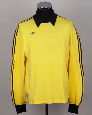 Pat Jennings yellow No.1 Northern Ireland goalkeepers shirt