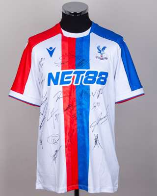 Crystal Palace v. Manchester United (Away) match issued, squad signed shirt