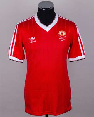 Frank Stapleton red and white No.9 Manchester United match issued short-sleeved shirt, 1983