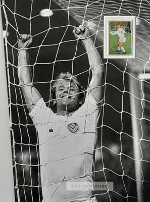 Billy Bremner Leeds United captain signed and mounted collectors football FKS sticker within an iconic image of Billy celebrating in the back of the n
