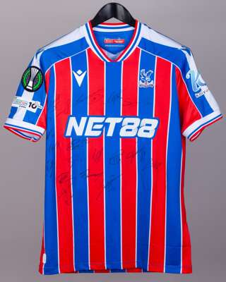Crystal Palace v. Fiorentina match issued squad signed shirt